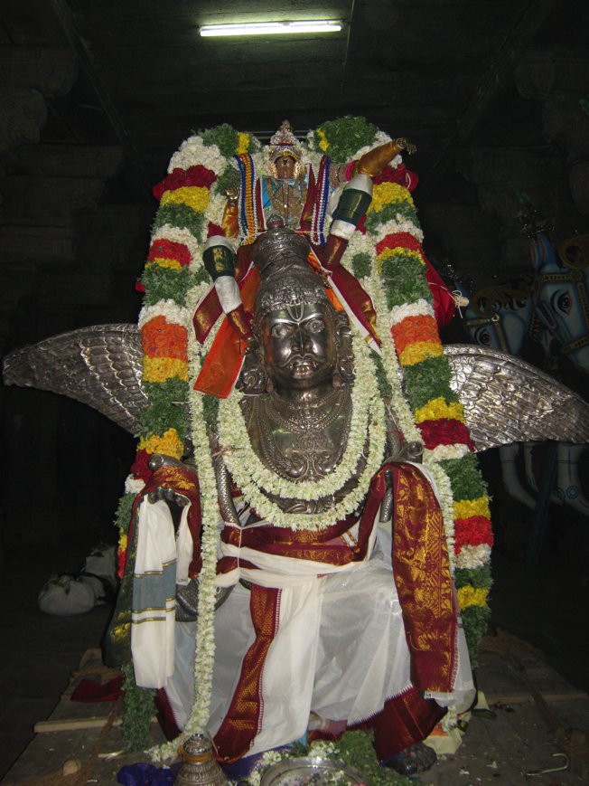 Sri Aaravamudhan_Udhaya Garuda Sevai_2013_01