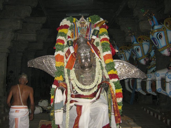 Sri Aaravamudhan_Udhaya Garuda Sevai_2013_04