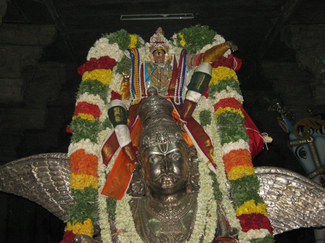 Sri Aaravamudhan_Udhaya Garuda Sevai_2013_06