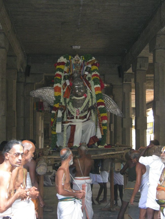 Sri Aaravamudhan_Udhaya Garuda Sevai_2013_10