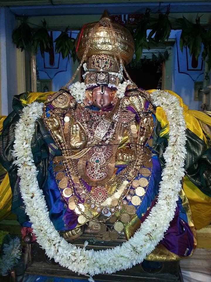 http://anudinam.org/wp-content/uploads/2013/11/tirupathi-govidaraja-swamy-temple-swami-manavala-manunigal4.jpg
