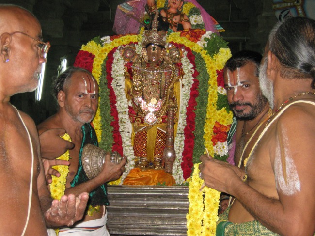 Thirukudanthai  Aravamudan Sannathi Thiruadhyayana Utsavam Gandharvan Kodai 2013--06
