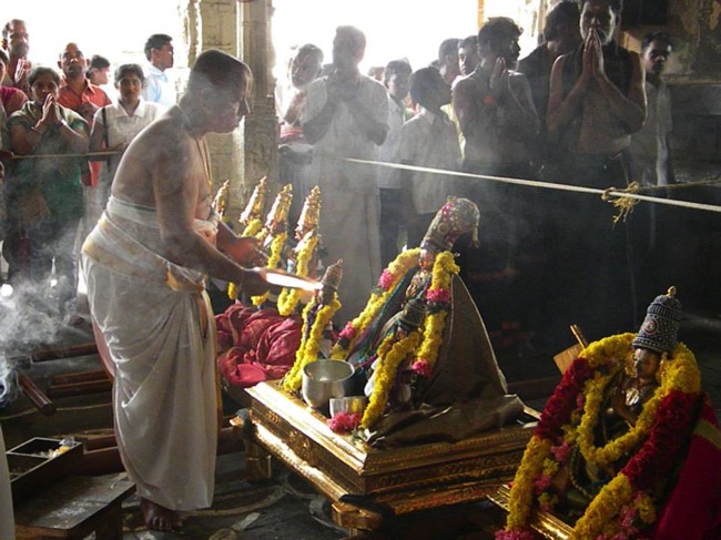 Kanchipuram Devaperumal Irappathu day 6 2014--18