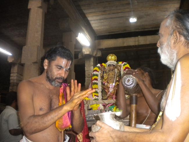 Nammazhwar thiruvadi thozhal Sarangapani temple 2014-02