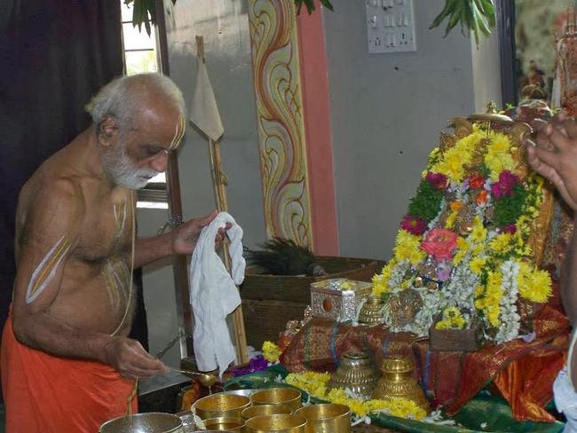 Sri Parakala Jeeyar Mangalasasanam at Hydrebad Andavan ashramam 2013-02