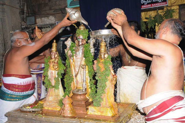Vaikunda Ekadasi Lower Ahobilam Thirumanjanam 2014--09