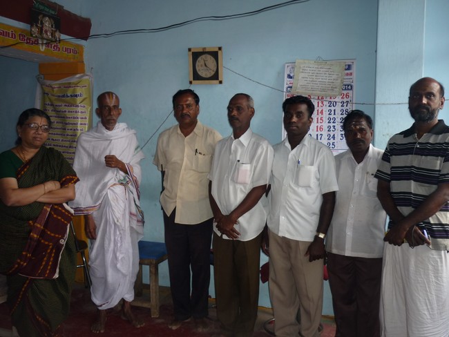 Vastra Dhanam to workers for vaikunda ekadasi 2014  -01