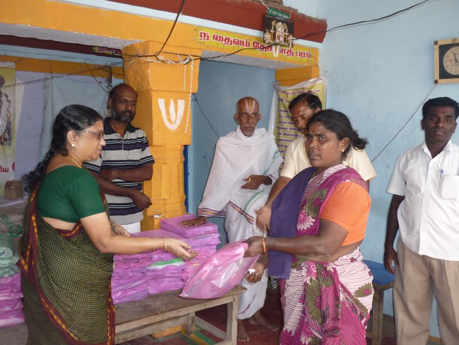 Vastra Dhanam to workers for vaikunda ekadasi 2014  -02