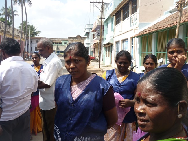 Vastra Dhanam to workers for vaikunda ekadasi 2014  -14