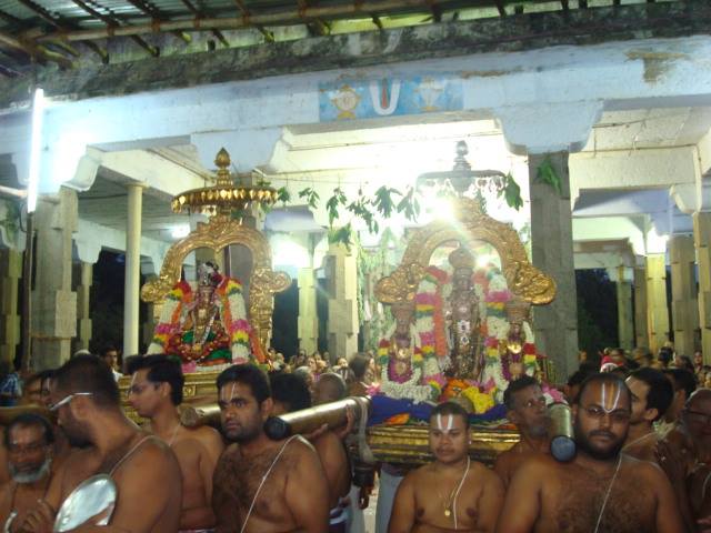 Kanchi Devaperumal Dhavana utsavam day 1   2014 -09