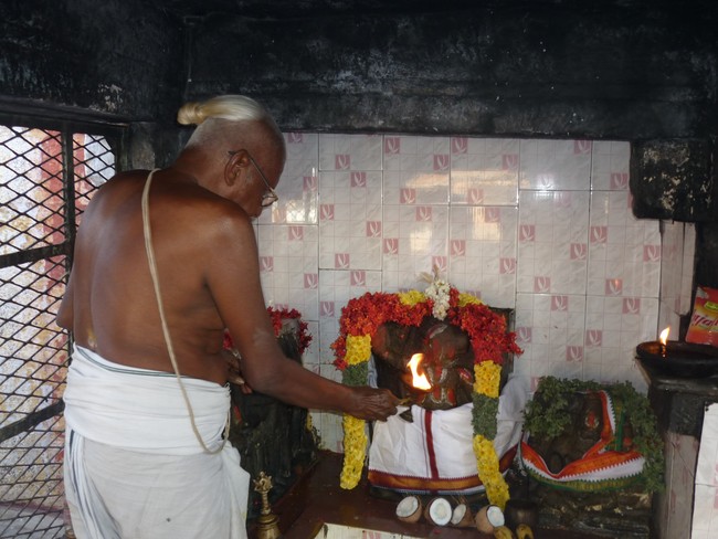 Srirangam Uthra veedhi Perumal Thiruvadi  2014 -08
