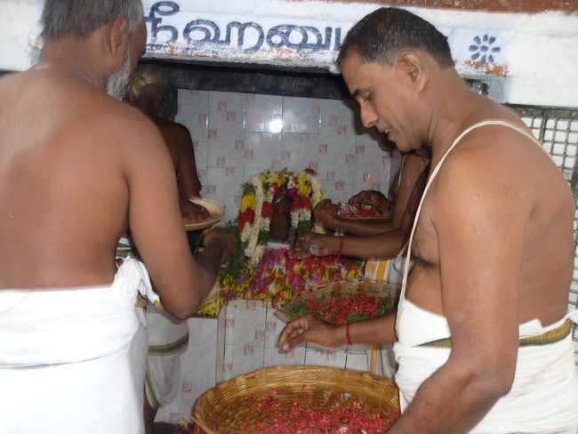 Srirangam Uthra veedhi Perumal Thiruvadi Thirumanjanam 2014 -02