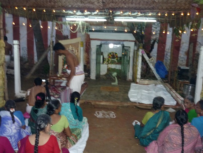 Srirangam Uthra veedhi Perumal Thiruvadi Thirumanjanam 2014 -05