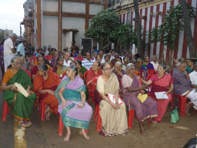 Srirangam Uthra veedhi Perumal Thiruvadi Thirumanjanam 2014 -06