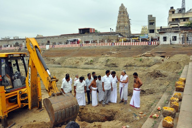 Thiruvallur Renovation work on temple tank   2014 -13
