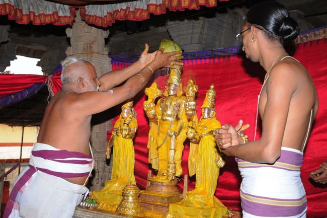 Ahobilam Theppotsavam  day 3 Thirumanjanam   2014--0004