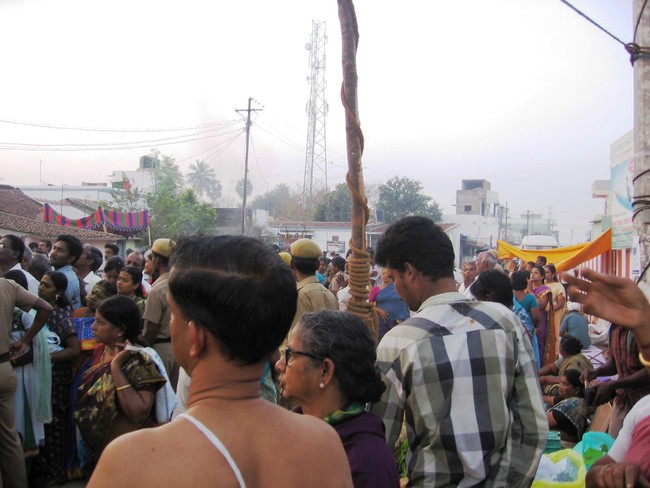 Devotees at Garuda Sevai -Bhaktsavatsala Perumal, Tirunindravur -3