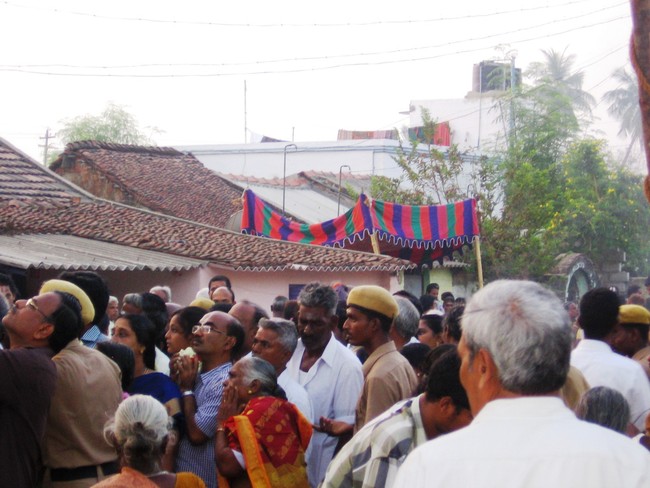 Devotees at Garuda Sevai -Bhaktsavatsala Perumal, Tirunindravur -5