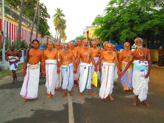 Srirangam Masi Theppam Namperumal Purappadu day 3 2014 -07