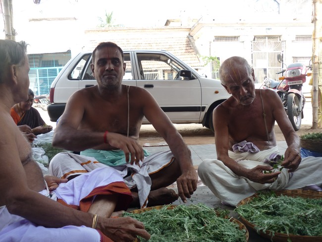 Srirangam Uthiraveedhi Anjaneyar Laksharchanai day 6 2014 -1