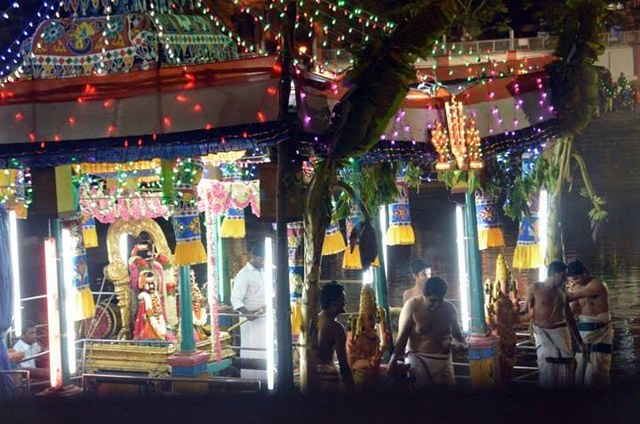 Thiruvallikeni Parthasarathy temple Theppotsavam day 2 2014 -03_640x424