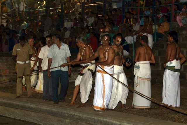 Thiruvallikeni Parthasarathy temple Theppotsavam day 2 2014 -06_640x427