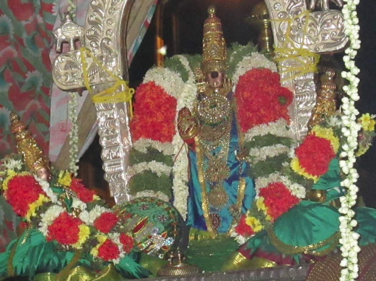 Namperumal with Ubhaya Nachimars