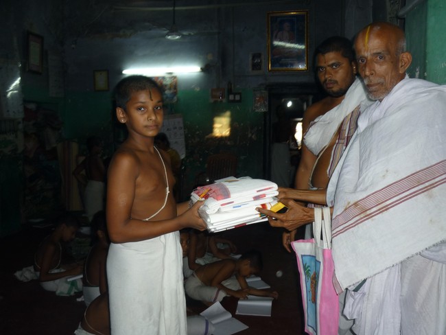 Srirangam Patasala Brahmanas Honoured  2014 -05