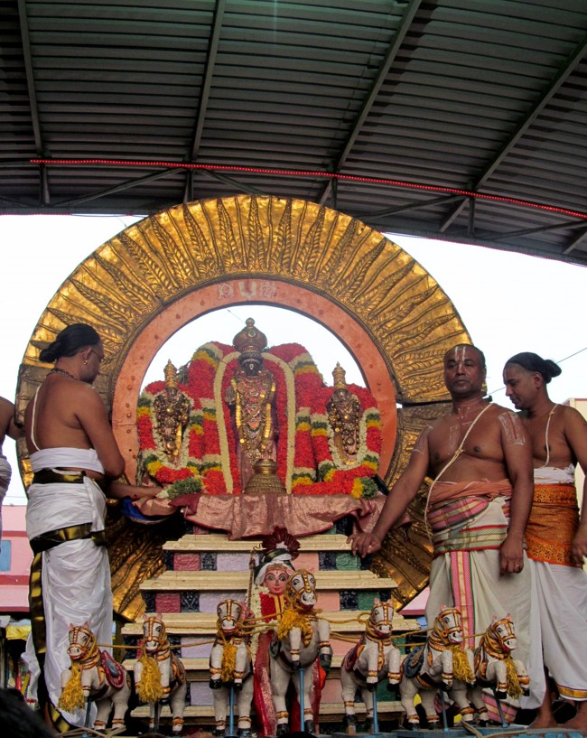 Thiruvallikeni Sri Parthasarathy Perumal Thirukoil Brahmotsavam Day4  Morning Suriya Prabhai 18-04-2014   02