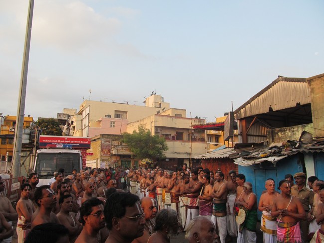 Thiruvallikeni Sri Parthasarathy Perumal Thirukoil Brahmotsavam Day4  Morning Suriya Prabhai 18-04-2014   09