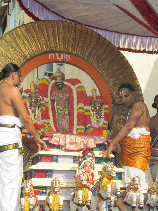 Thiruvallikeni Sri Parthasarathy Perumal Thirukoil Brahmotsavam Day4  Morning Suriya Prabhai 18-04-2014   39