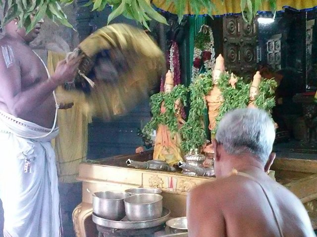 Aminjikarai Sri Prasanna Varadharaja Perumal Brahmotsavam day 2  Thirumanjanam  2014 -07