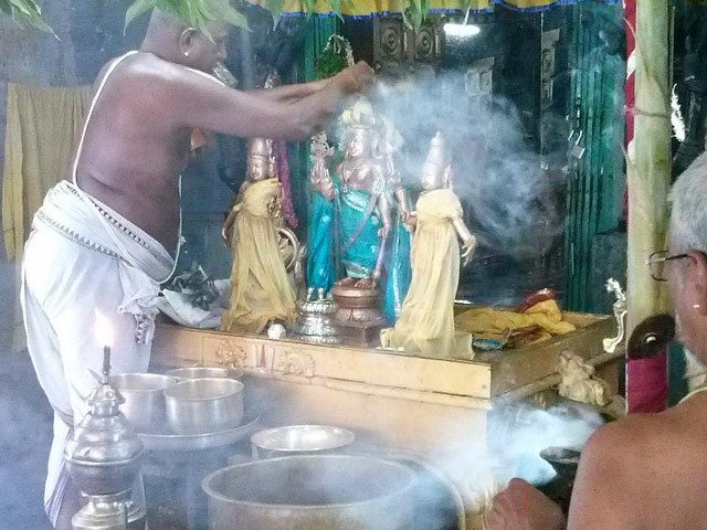 Aminjikarai Sri Prasanna Varadharaja Perumal Brahmotsavam day 2  Thirumanjanam  2014 -12