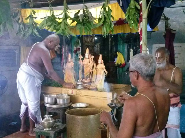 Aminjikarai Sri Prasanna Varadharaja Perumal Brahmotsavam day 2  Thirumanjanam  2014 -14