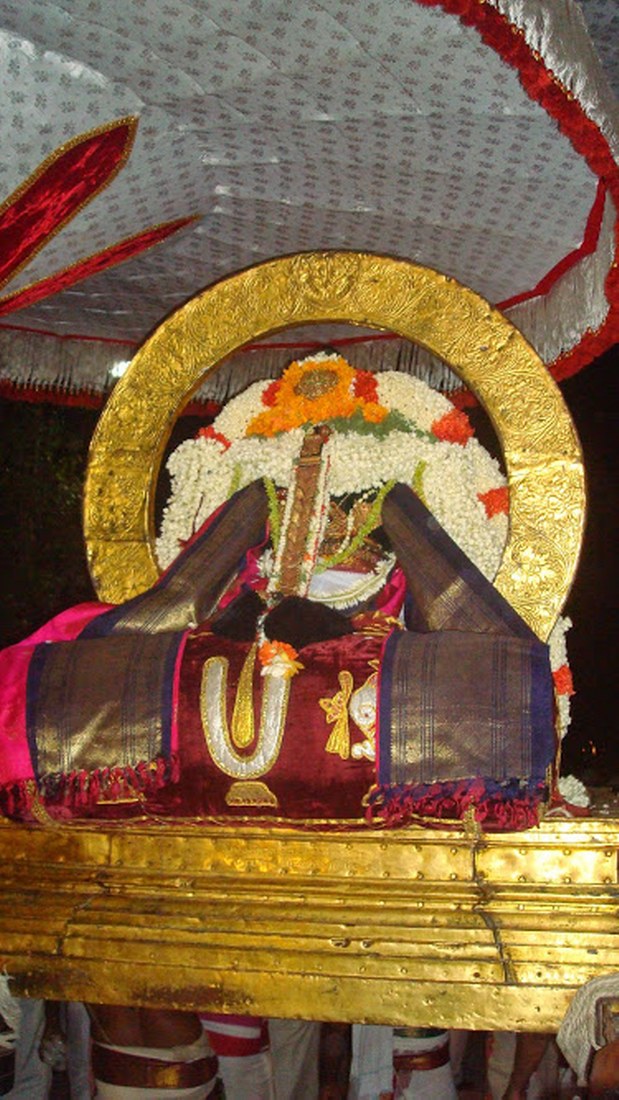 Kanchi Perundevi Thayar Kadi Vellikizhamai Purappadu 2014 -04