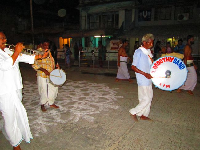 Kanchi Varadarajan Kovil Vaikasi Brahmotsavam Vettiver Chapparam 2014 -06