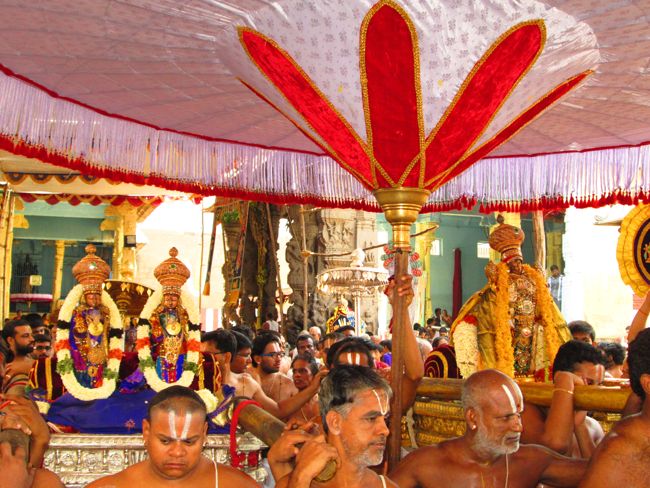 Kanchi varadharaja Perumal Vaikasi Brahmotsavam Mattayadi Utsavam  2014 -08