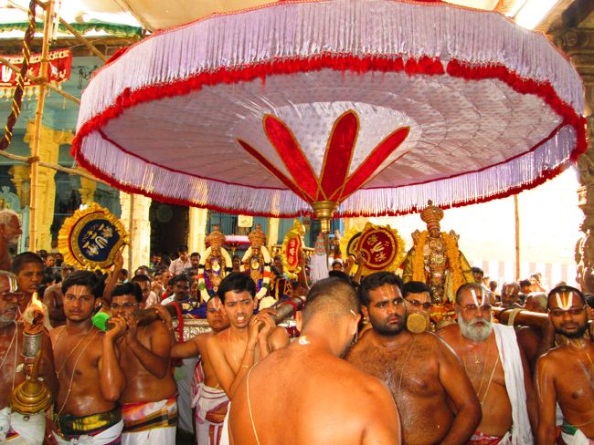 Kanchi varadharaja Perumal Vaikasi Brahmotsavam Mattayadi Utsavam  2014 -13