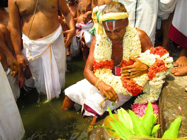 Kanchi varadharaja Perumal Vaikasi Brahmotsavam Theerthavari  2014 -22