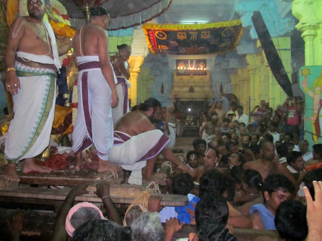 Kanchipuram Varadharaja Perumal Garuda Sevai 14-05-2014    16