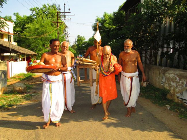 Srimad Rayapuram Andavan Meets 46th Srimad Azhagiyasingar at Srirangam Dasavathara Sannadhi  2014--0003