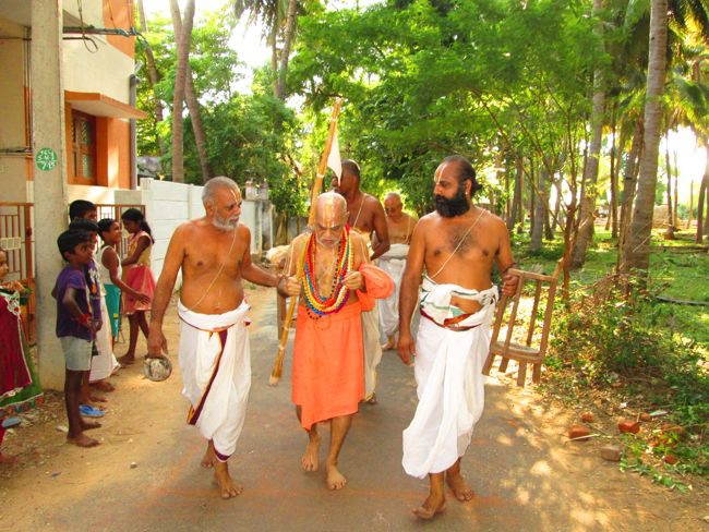 Srimad Rayapuram Andavan Meets 46th Srimad Azhagiyasingar at Srirangam Dasavathara Sannadhi  2014--0007