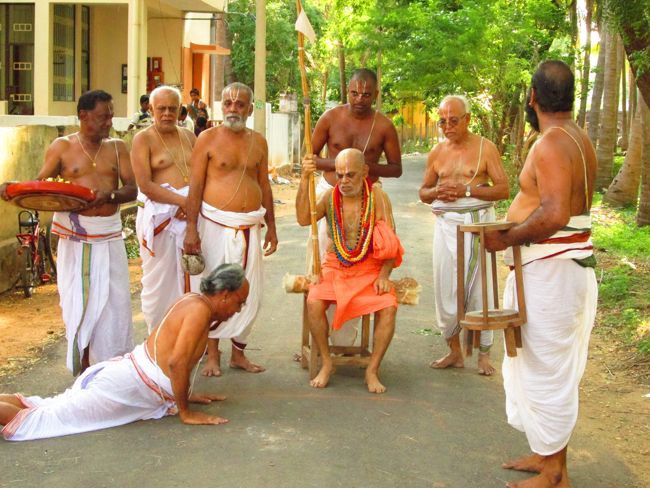 Srimad Rayapuram Andavan Meets 46th Srimad Azhagiyasingar at Srirangam Dasavathara Sannadhi  2014--0008