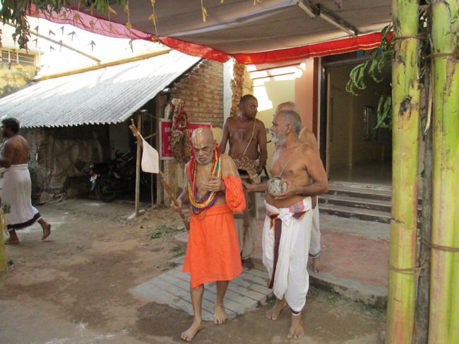 Srimad Rayapuram Andavan Meets 46th Srimad Azhagiyasingar at Srirangam Dasavathara Sannadhi  2014--0034
