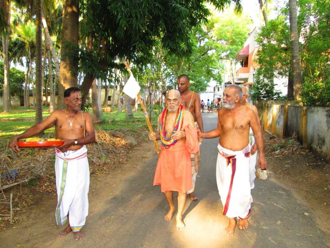 Srimad Rayapuram Andavan Meets 46th Srimad Azhagiyasingar at Srirangam Dasavathara Sannadhi  2014--0040
