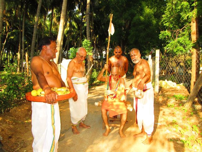 Srimad Rayapuram Andavan Meets 46th Srimad Azhagiyasingar at Srirangam Dasavathara Sannadhi  2014--0041