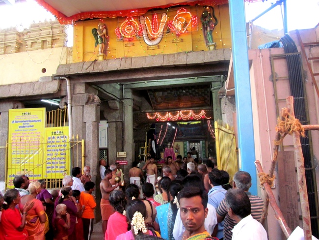 Thiruvallur Sri Veeraraghava Perumal Chithirai Brahmotsavam Day 1 Night  04-05-2014    01