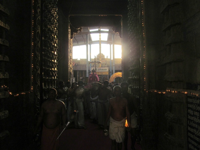 Thiruvallur Sri Veeraraghava Perumal Chithirai Brahmotsavam Day 1 Night  04-05-2014    02
