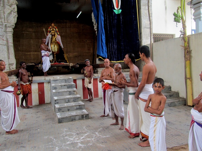 Thiruvallur Sri Veeraraghava Perumal Chithirai Brahmotsavam Day 2 Morning 05-05-2014    25