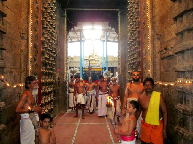 Thiruvallur Sri Veeraraghava Perumal Chithirai Brahmotsavam Day 4 Night 07-05-2014    03